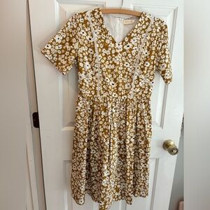 Roolee floral dress - adorable details. Zip-up.